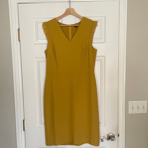 Ann Taylor Dresses & Skirts - Ann Taylor Women’s Sheath V Neck Lined Dress Sz 10 NWT